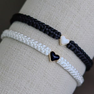 Set van 2 gepersonaliseerde bijpassende armbanden met hartkralen voor koppels Aangepaste relaties armband Cadeau voor partners / vriendschappen / BF GF afbeelding 1