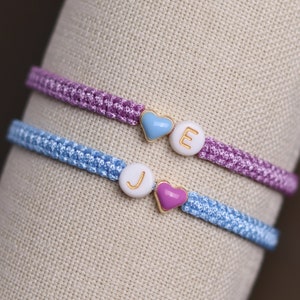 Lot de 2 bracelets avec initiales personnalisées et coeur coloré Bracelets assortis personnalisés pour couples et amitiés Cadeau pour BF GF image 5