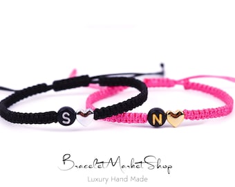 Set mit 2 Personalisierten Armbänder mit Herz Perle für Beziehungen und Freundschaft | Benutzerdefinierte Initial Paar Armbänder Set | Geschenk BF GF