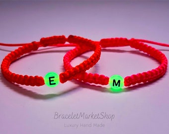 2er Set Glow in The Dark Initial Armbänder | Partnerarmband | Personalisiertes Partnerarmband | Passendes Magisches Phosphorarmband