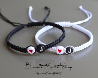 Conjunto de 2 pulseras de pareja iniciales personalizadas / pulsera de socios personalizada / letras ovaladas con corazón / regalo para él y ella pulsera a juego