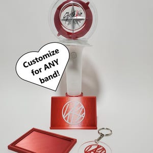 Set de regalo de K-Pop: soporte para lightstick, imán enmarcado y llavero (leer descripción para más detalles)
