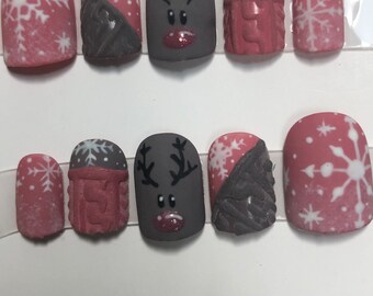 Pink reindeer nails