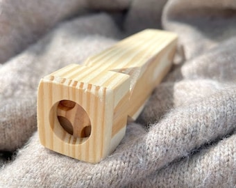 Silbato de tren de madera para niños pequeños, instrumentos de juguete para niños, juguetes musicales de madera hechos a mano, instrumentos Montessori, regalo para niño de 2 años