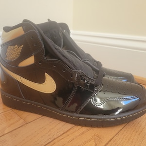 Size 9-Jordan 1 High OG Metallic Gold
