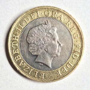 Queen Elizabeth II British 2 Pound Coin - Collectible Currency