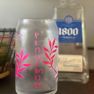 Color changing beer can glass “plant mom” drinking glass