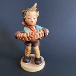 Hummel figure "Accordion Boy #185 vintage 1970 Goebel West Germany