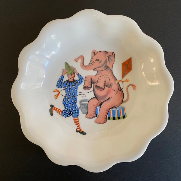 Wedgwood Clown and Elephant Scalloped Edge Bowl Bone China Dish