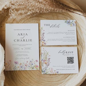 Set di inviti per matrimonio con fiori di campo estivi, modello di invito floreale stravagante, pacchetto di codici QR per inviti per matrimonio con fiori di campo AT13