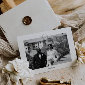 Carte de remerciement écusson de mariage, modèle de carte de correspondance classique, carte de remerciement monogramme, cartes de remerciement après le mariage avec photo, 5 x 7 AT24