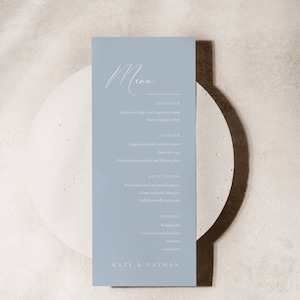 Jasnoniebieskie menu weselne, szablon menu kolacji weselnej French Blue, minimalistyczne menu stołowe do wydrukowania, skryptowe menu nakrycia stołu długie AT09