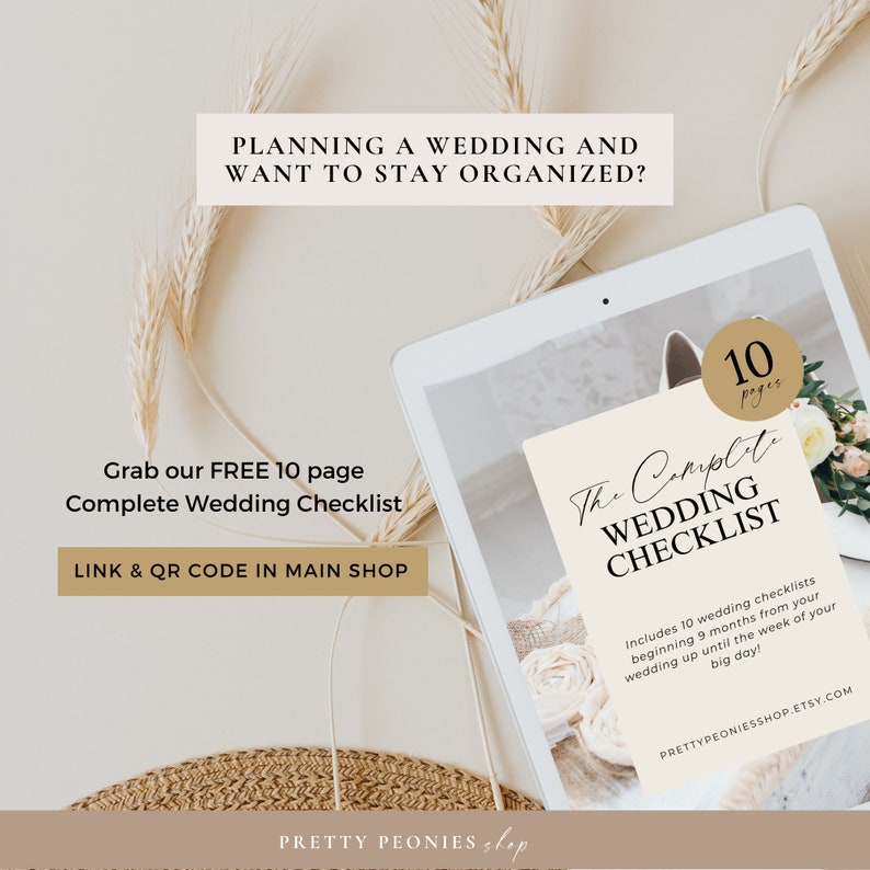 Op de afbeelding: Een witte tabletcomputer waarop een gratis 10-pagina's tellende bruiloftchecklist wordt weergegeven. De checklist heeft de titel "The Complete Wedding Checklist" en bevat een lijst met taken die voor een bruiloft moeten worden uitgevoerd. De tekst "Grab our FREE 10 page Complete Wedding Checklist" wordt aan de linkerkant van de afbeelding weergegeven. De tekst "LINK & QR CODE IN MAIN SHOP" wordt onder de titel van de checklist weergegeven.