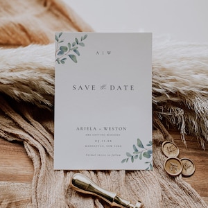 Monograma para guardar la fecha de boda de eucalipto, Invitación para guardar nuestra fecha con vegetación mínima, Invitaciones editables con guión minimalista, Plantilla de Canva AT12