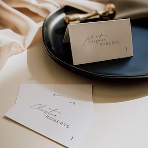 Modelo de cartão de casamento com opção de refeição, etiquetas de nome de mesa para impressão, cartões de visita simples com ícone de comida, Canva plano e dobrado Download AT11