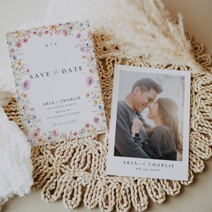 Wildblumen Hochzeit Save The Date, Blumen Sparen Sie unser Datum Kartenfoto, Benutzerdefinierte Monogramm Einladungsvorlage, doppelseitig bearbeitbar in Canva AT13