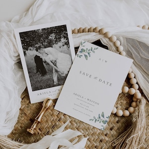 Eukalyptus Greenery Hochzeit Save the Date mit Foto, Minimal Save Our Date Einladung Canva, minimalistischer doppelseitiger bearbeitbarer Vorlage AT12
