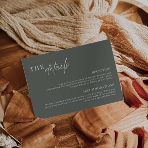Petit format sauge avec détails de mariage, carte d'insertion de détails de mariage vert sauge, boîtier moderne avec détails, carte d'informations minimaliste, modèle sur toile AT06