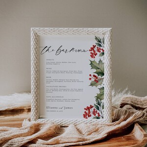 Menu baru weselnego na święta, szablon menu drinków świątecznych z ostrokrzewem, znaki menu koktajli weselnych na zimę, edytowalny znak baru z zielenią świąteczną