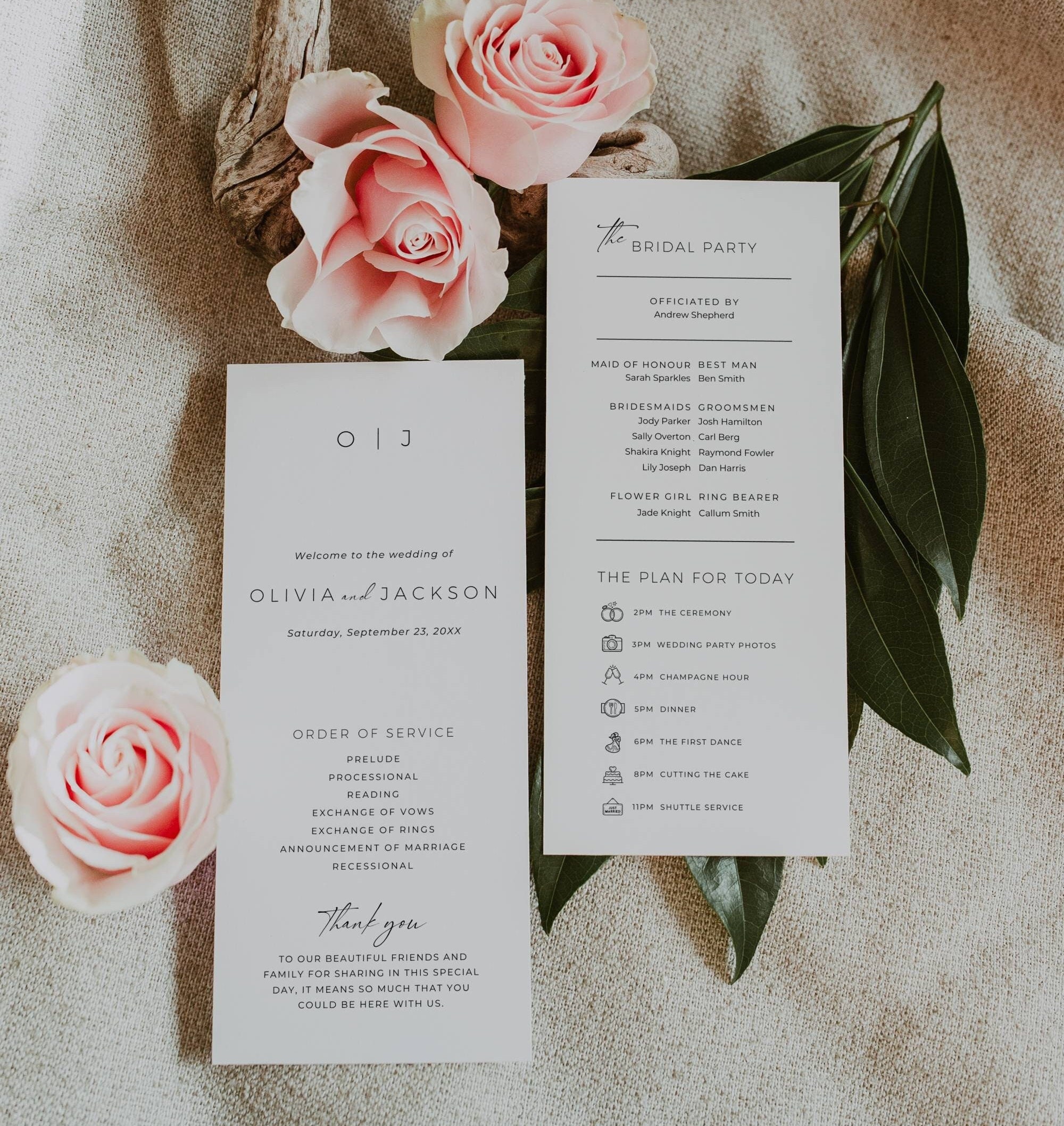 ミニマルな結婚式プログラムテンプレートCanva、カリグラフィーを使っ