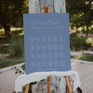Scarica la planimetria dei posti a sedere in ordine alfabetico Dusty Blue, planimetria dei posti a sedere per matrimonio in base al cognome, modello di planimetria dei posti a sedere French Blue Canva AT09