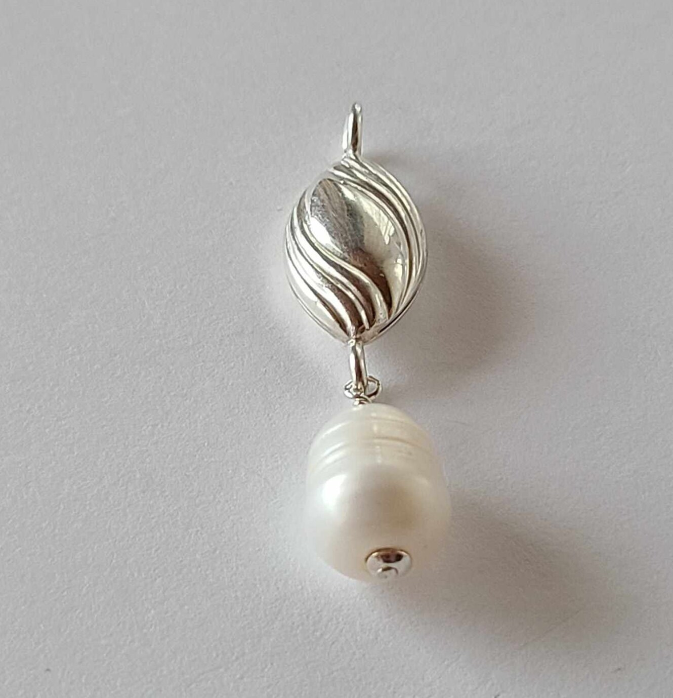 Sterling Silver White Baroque Pearl Lavalier Dangle Pendant - Thumbnail 3