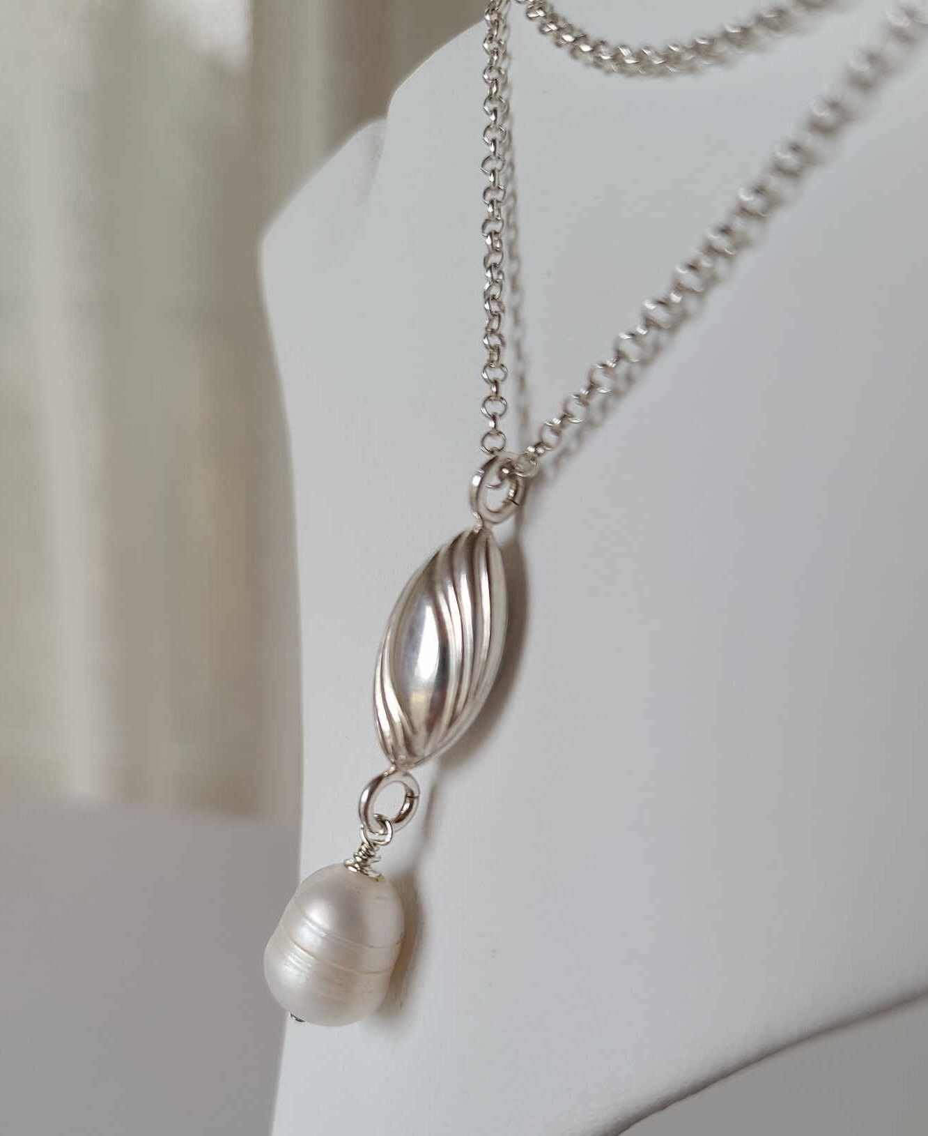Sterling Silver White Baroque Pearl Lavalier Dangle Pendant - Thumbnail 2