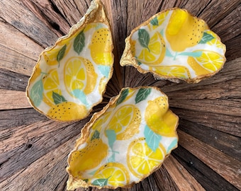 Set van 3 oesterschelpen; Zomerse citroenen. Ter decoratie, voor sieraden of de items die je koestert!