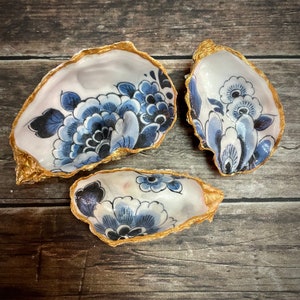Set van 3 oesterschelpen Delfts Blauwe decoratie, met gouden rand. afbeelding 2