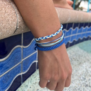 Handgefertigtes Set mit 3 Surf-Armbändern in Blautönen, gewebtes Armband-Set, Boho-Stil, Makramee-Armband-Set, Surf-Stil, Armband-Set