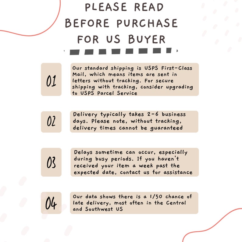 以下が含まれることがあります： 「PLEASE READ BEFORE PURCHASE FOR US BUYER」のテキストが入ったベージュ色のグラフィック。発送、納期、遅延の可能性、および遅延配達の可能性に関する4つの番号付きポイントが含まれており、確率は1/50です。
