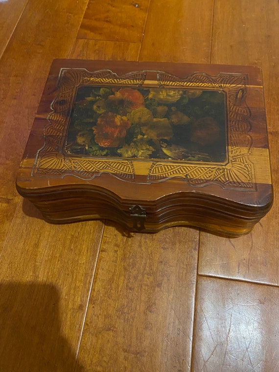Vintage wooden footed jewelry box with mirror insi