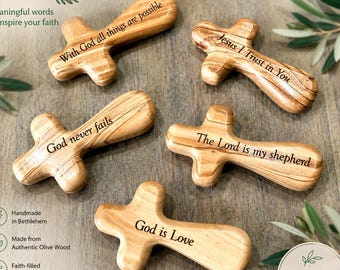 Handgeschnitzte Olivenholz Gebetskreuze von Bethlehem | Graviertes christliches Taschenkreuz | Komfortkreuz | Handgemachtes Heiliges Land Geschenk