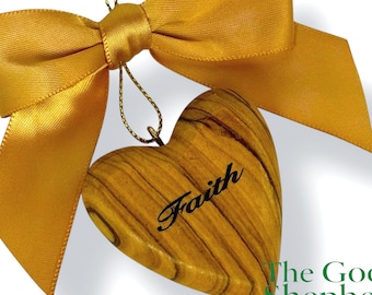 Ornamento a forma di cuore in legno d'ulivo personalizzato - Fatto a mano a Betlemme - Regalo di San Valentino per bambini, insegnanti, mamme, figlie