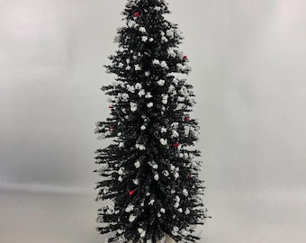 Árvore de escova de garrafa flocada em estilo antigo com frutinhas vermelhas, 40,6 cm de altura x 16,5 cm de diâmetro.