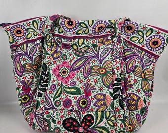 Bolso tote Vera Bradley Viva la Vera con estampado floral (modelo descatalogado) 33 cm de alto x 56 cm de ancho x 18 cm de profundidad.