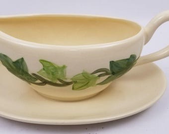 Lierre franciscain (USA) saucière attachée sous assiette vintage