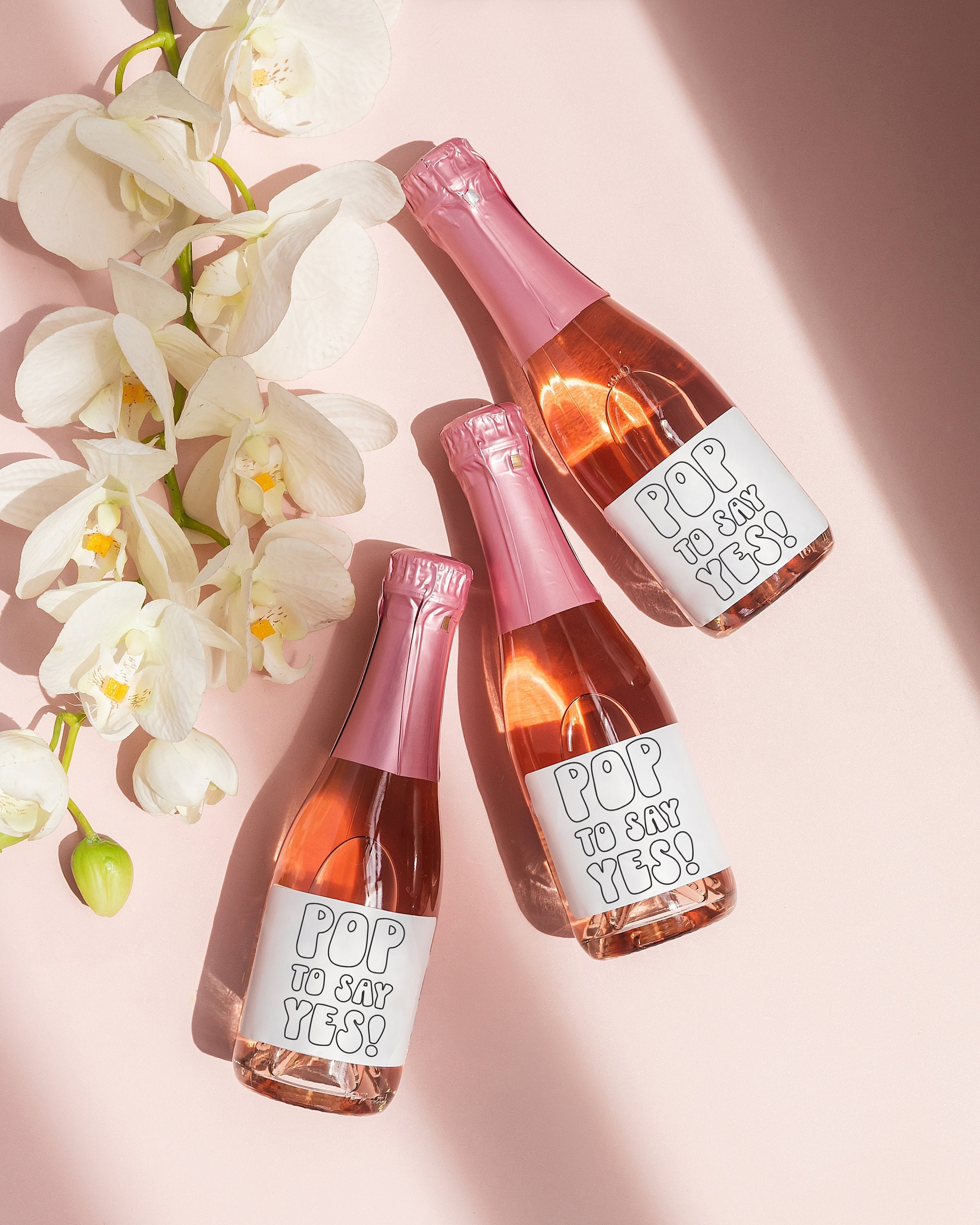 Mini etichette per champagne per la proposta di matrimonio della damigella d 'onore - Vuoi essere la mia damigella d'onore? - Etichette stampabili - Damigella d'onore - Non posso dire di farcela senza