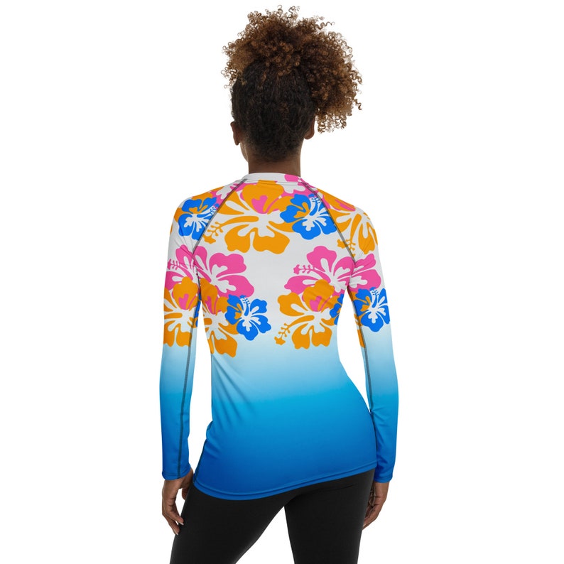 Women's Rash Guard Hawaiian Print, Woman Kayaking Rash Guard Surfing ...