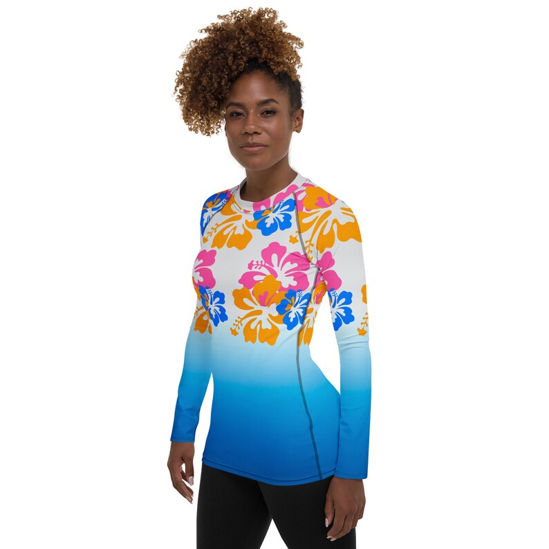 Women's Rash Guard Hawaiian Print, Woman Kayaking Rash Guard Surfing ...