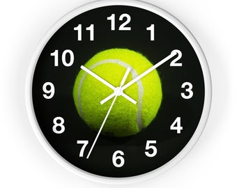 Horloge murale de sport avec balles de tennis
