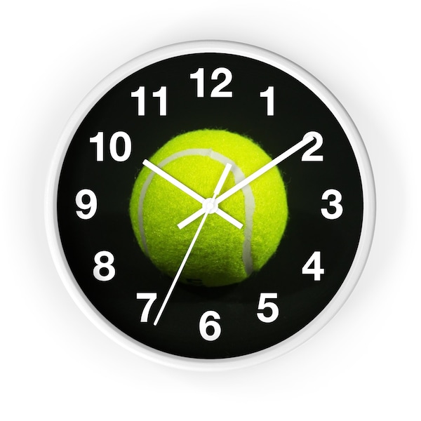 Horloge murale de sport avec balles de tennis