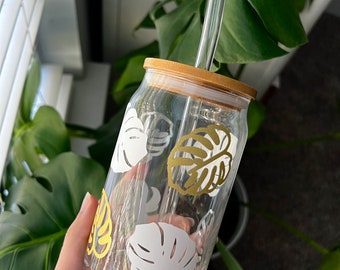 monstera drinking glass with bamboo lid and straw