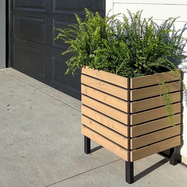 Modern Wood Planter Plans | DIY Wood Planter | Cedar Accent Planter DIY | Modern Farmhouse