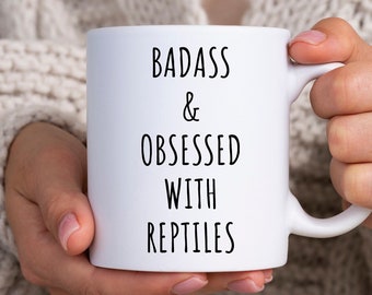 Taza de reptil, Badass y obsesionado con la taza de reptiles, regalo de reptil, regalo amante de los reptiles, taza de café divertida, taza de Badass, taza de reptil