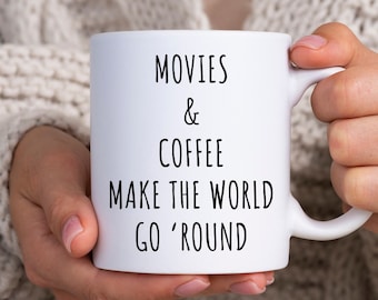 Tazza di film, Tazza di film e caffè Make The World Go Around, Regalo per gli amanti del cinema, Regalo di film, Regali di film divertenti, Tazza di caffè di film, Tazza di tazza divertente