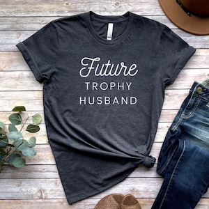 Toekomstige trofee man shirt, grappige man shirt, geschenk van vrouw, cadeau voor man, man geschenken, verjaardagscadeau voor hem, papa shirts tees