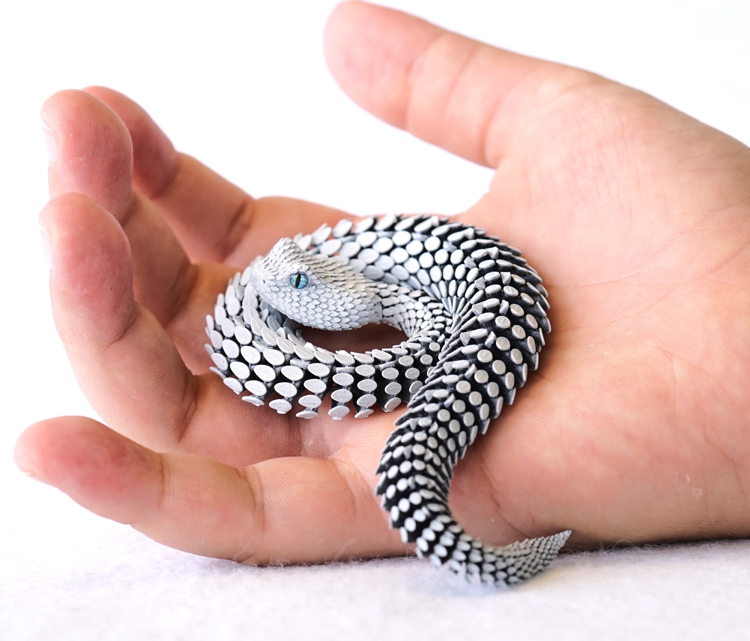 Serpente Flessibile Stampato In 3D - Cobra Decorativo In PLA Nero/rosso, Lunghezza 65,5 Cm, Per Scrivania E Decorazioni Horror