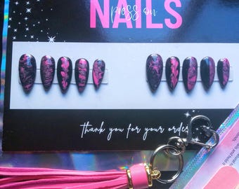 Unhas personalizadas feitas à mão
