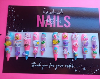 Unhas personalizadas feitas à mão